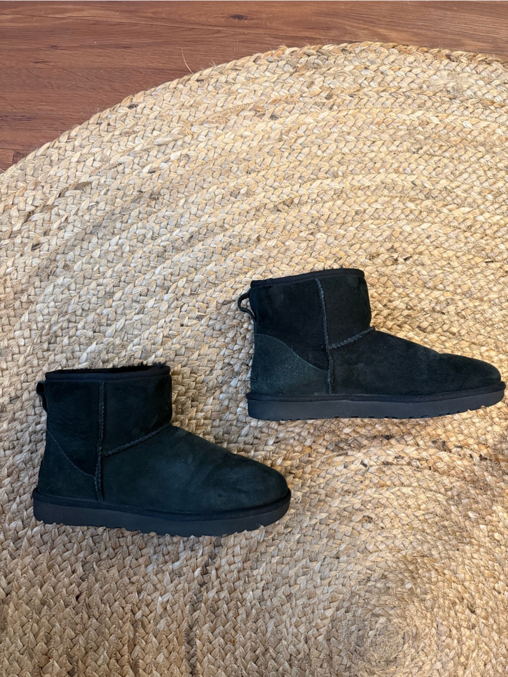Classic Short Ugg Black Suede Shearling Boots